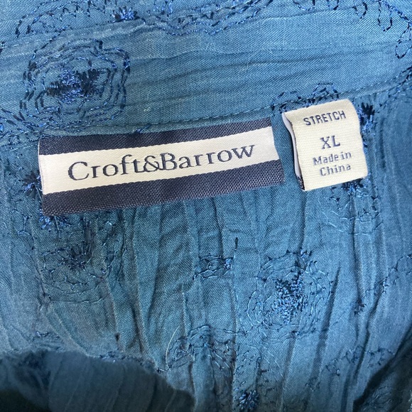 Croft’s & Barrow Embroidered Blue pleated Button Down Blouse - Picture 5 of 5